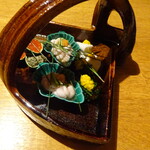 御料理 樋渡 - 八寸：鳥取の雲子、とんぶり、いくらの醤油漬け、薄切りの蕪で包んだ朧湯葉、菊花と青菜のお浸し