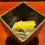 御料理 樋渡 - 酢の物：宮城産渡り蟹、柿と大根の千切り和え