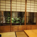 御料理 樋渡 - 店内：お部屋から見える中庭