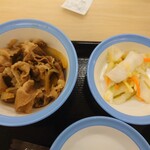 松屋 - 牛皿と漬物