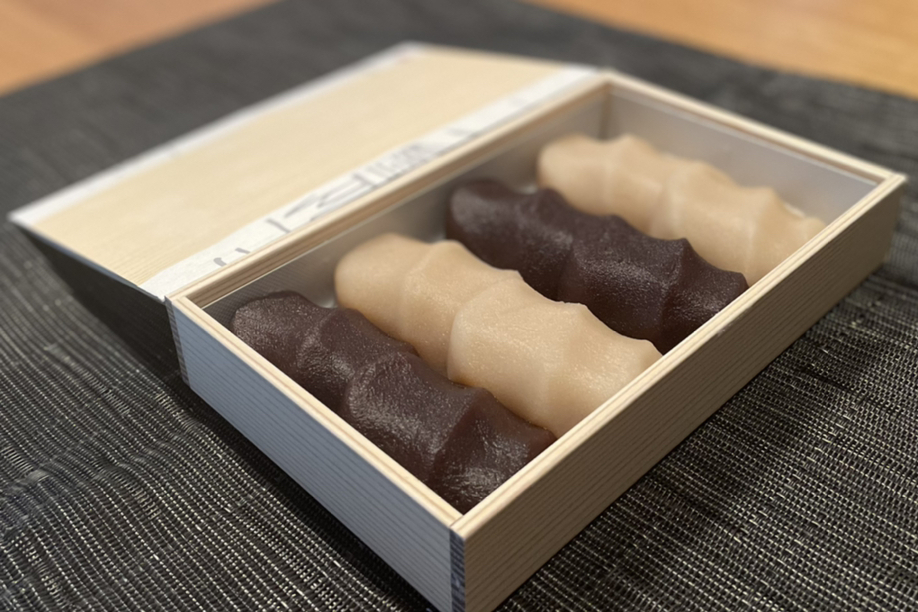 写真 : 赤福 本店 （あかふく） - 五十鈴川/甘味処 | 食べログ