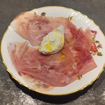 三和 - パルマ産24ヶ月熟成生ハムとブラッタータ