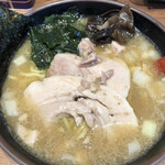 イレブンフーズ 源流 - ラーメン並830円（味薄目，脂多め）
