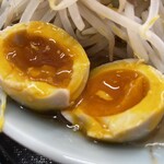ラーメン もっけだの - ラーメン普通ニンニクマシマシヤサイマシマシ+味玉の味玉