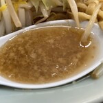ラーメン もっけだの - ラーメン普通ニンニクマシマシヤサイマシマシ+味玉のスープ