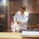 東麻布 天本 - 焼く姿がかっこいい