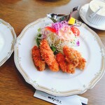 プチハウス - カキフライ1100円（右上のタルタルソースは2人分）