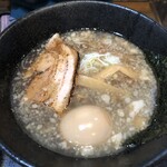 ガラ喰楽学校 - 濃厚醤油らぅ麺 味玉付