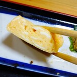 炭焼き 竈食堂 - だし巻き玉子一辺の断面