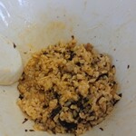 三代目麺屋 小松家 - かえし飯を入れて混ぜ混ぜ✨