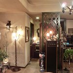 ３丁目のカレー屋さん  - 店内のテーブル席の風景です