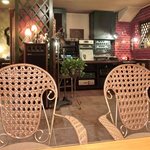 ３丁目のカレー屋さん  - 店内のテーブル席の風景です