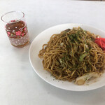 Suimon Yakisoba Akita - 焼そば大盛り500円。と麦茶