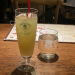 Itariambarunikomiya - 飲み物は選べます。私はパイナップルジュースを最初に持ってきて頂きました。周りは最後に珈琲を飲んでいました。