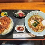 卯之家 - 卯乃家セット　ロース＆半ラーメン！ラーメンのみならず馬刺しも付くなんて素敵過ぎる！！