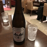 Chintantan - 瓶ビール。グラスがキンキンに冷えてます。