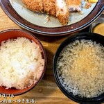 Tonkatsu Suzuki - 味噌汁には、ひと手間かけた背脂入り