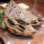 Le N - レーズンとナッツ美味しいパン。