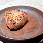 地鶏らぼ - 鶏そぼろ入り焼きおにぎり