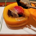 菅井 - 
      【先付】柿釜﻿(中には黒いちぢく、ぶどう、苺、椎茸)胡麻だれ