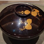 菅井 - 【お吸い物】海老しんじょうと大黒しめじ