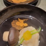 菅井 - 【お吸い物】海老しんじょうと大黒しめじ