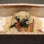 菅井 - 【焼き物】かます春菊と栗、梅肉をつけて