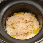 菅井 - 【今月の釜飯】銀杏と蓮根
      