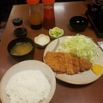 卯作 - ランチのロースカツ定食　800円