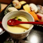 Edo Zushi - セットの茶碗蒸し。
                      栗が特に美味しい！