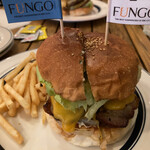 ファンゴー 三宿本店 - ベーコンチーズバーガー