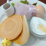 カフェ ムク - パンケーキ、ハム、ヨーグルト他