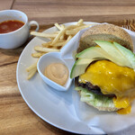 SEIJO ISHII STYLE DELI&CAFE - フレッシュアボカドチーズバーガー　スープがついて1089円