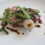 アーリア ディ タクボ - 三重県産松阪豚と静岡県産ミニ蕪の炭火焼き、黒胡椒とニンニクのソースで3