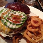 アボカドチーズバーガー。