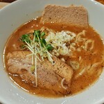 馬鹿羅's - コク深くとろける鶏白湯スープに、醤油の香ばしさや甘味がマッチ♪テリーヌを溶かすと一層クリーミーになり、プリプリの中太麺にからむ～