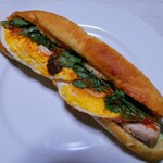 525 Banh my サンドイッチ&coffee 専門店 - 玉子、ハム、パテのバインミー　685円