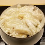 道人 - ⑥丹波栗と銀杏の飯蒸し、渡り蟹餡掛け
      産卵期は春～夏、雄蟹の旬は夏～秋
      雄蟹は雌蟹より身の甘みが強いのが特徴
      力のある旨みの渡り蟹を餡にする贅沢さ