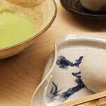 道人 - ⑬栗大福
      栗大福も作ってるのかしら
      優しい栗の甘みに抹茶が絶妙なんだよね 
      
      飲み物②お抹茶