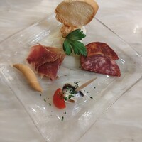 イベリコ・バル 門仲 - スペインタパス3種盛合せと生ハム【ハモン・イベリコ・セボ】3種