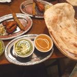 インドレストランラスミ - ほうれん草のカレーと、チキンカレー