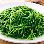 Stir-fried bean sprouts with garlic / Stir-fried water spinach with garlic (seasonal dishes)