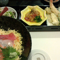 すし処 初音 - 海鮮丼ランチ。(味噌汁が移っていません＞＜）