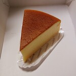 Chateraise - ふわふわスフレチーズケーキ　216円
