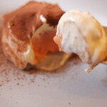 トラットリア ジッリ - ティラミスの中は，ブラッドオレンジのジェラート