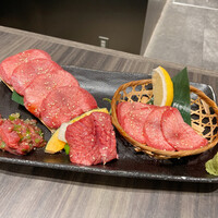 上野太昌園 上野本店 - 特選タン塩盛り合わせ 3300円
                    厚切り上タン塩、上タンステーキ、タン中、タンスジ