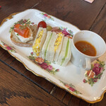 BERRY’S TEA ROOM - 