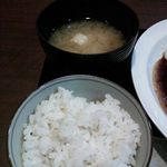 京都トンテキ - 小盛りのごはんとお味噌汁