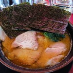 家系ラーメン たつ家 - らーめん（中盛）