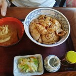 新屋 - 焼き鳥丼